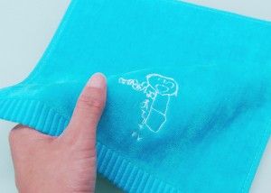 似顔絵刺繍ハンドタオル